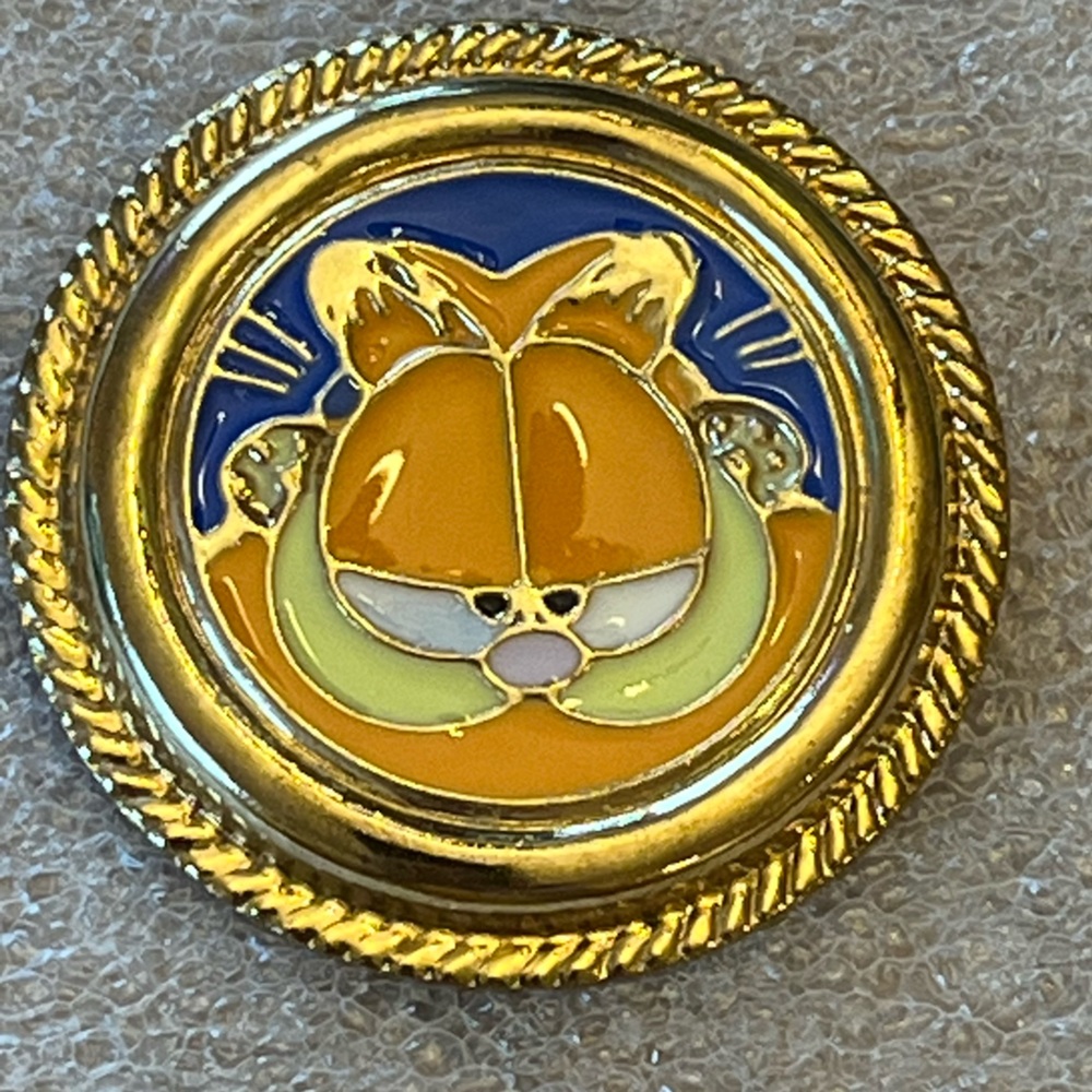 Vintage Garfield Enamel Scarf Clip Pin with Gold Trim likely 1994 Korea - Picture 11 of 15